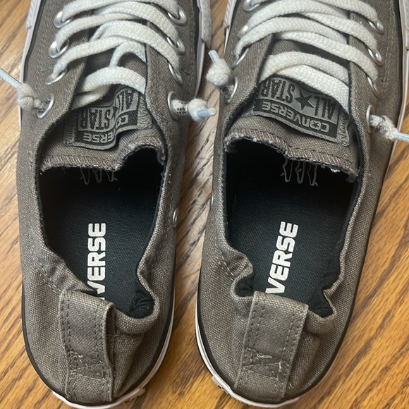 Converse women’s size 6 shoe. Charcoal gray. Used but good condition - Picture 6 of 12